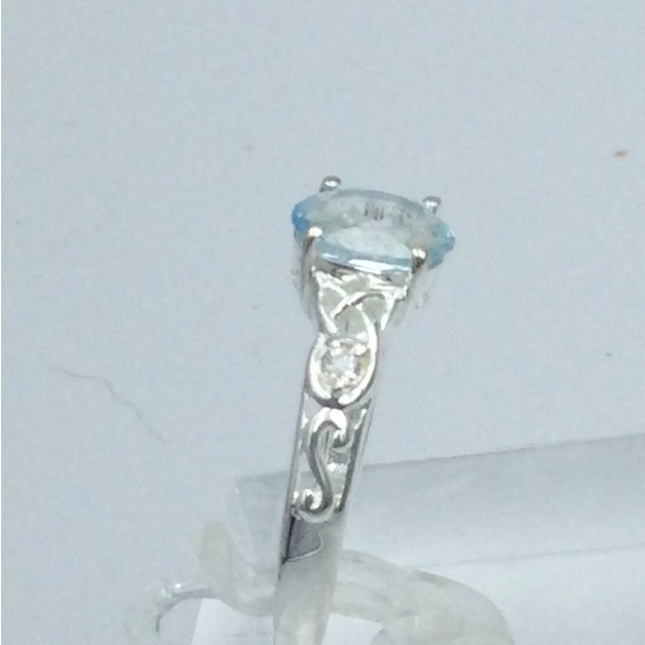 Sz 8 Genuine Sky Blue Topaz Ring - Picture 3 of 6